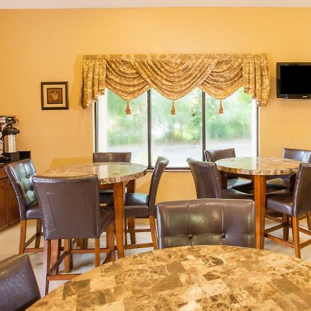 Travelodge By Wyndham Fort Myers Airport Екстер'єр фото
