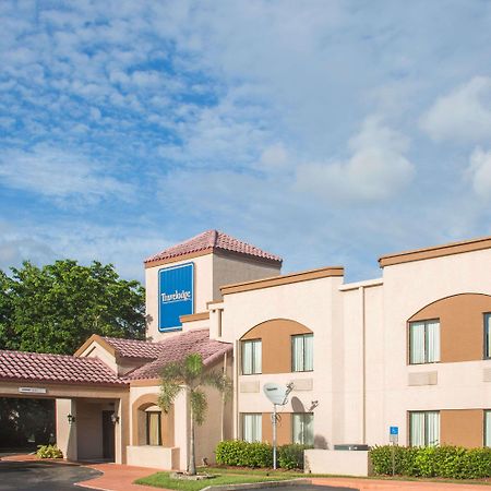 Travelodge By Wyndham Fort Myers Airport Екстер'єр фото