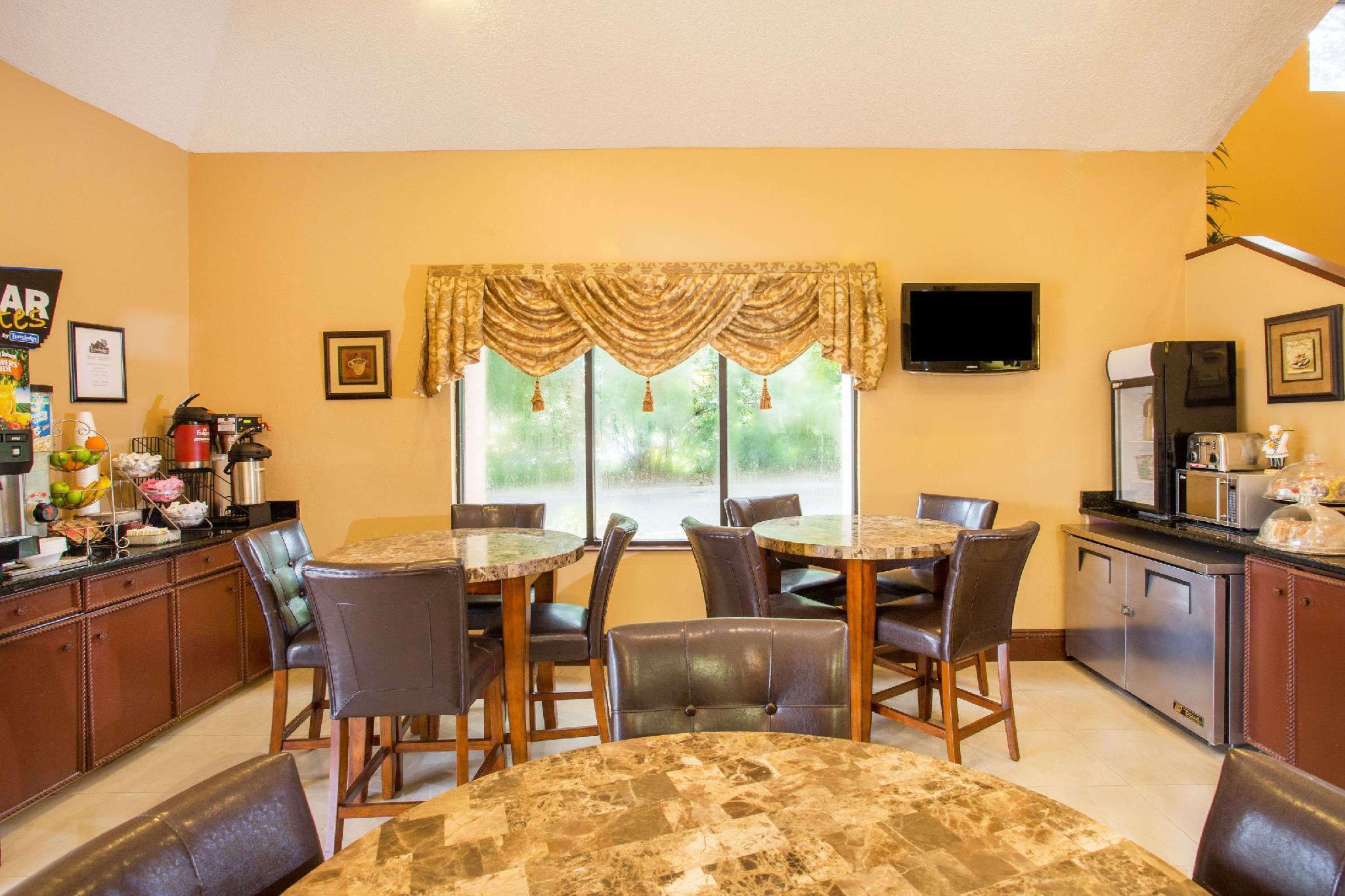 Travelodge By Wyndham Fort Myers Airport Екстер'єр фото
