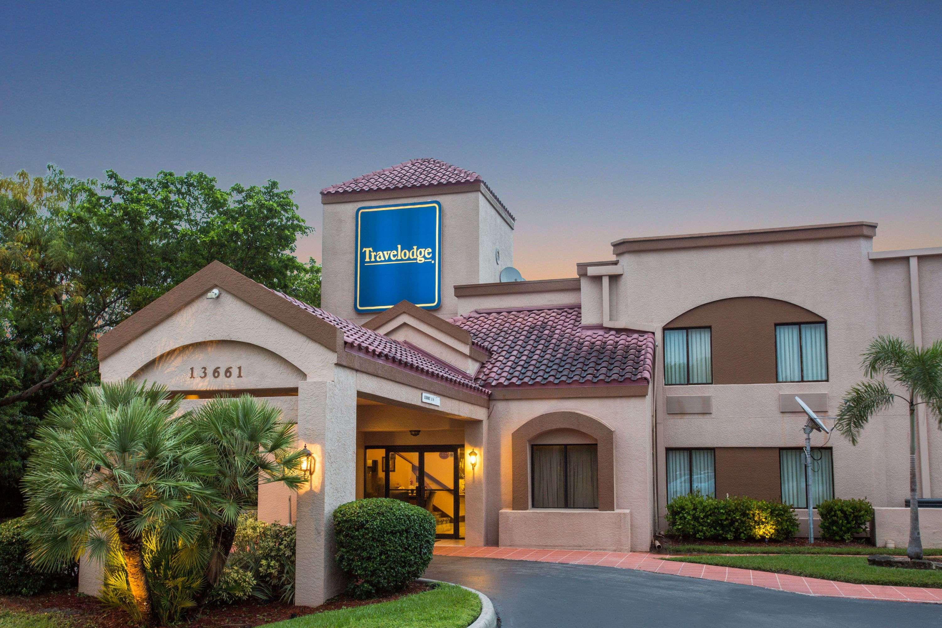 Travelodge By Wyndham Fort Myers Airport Екстер'єр фото