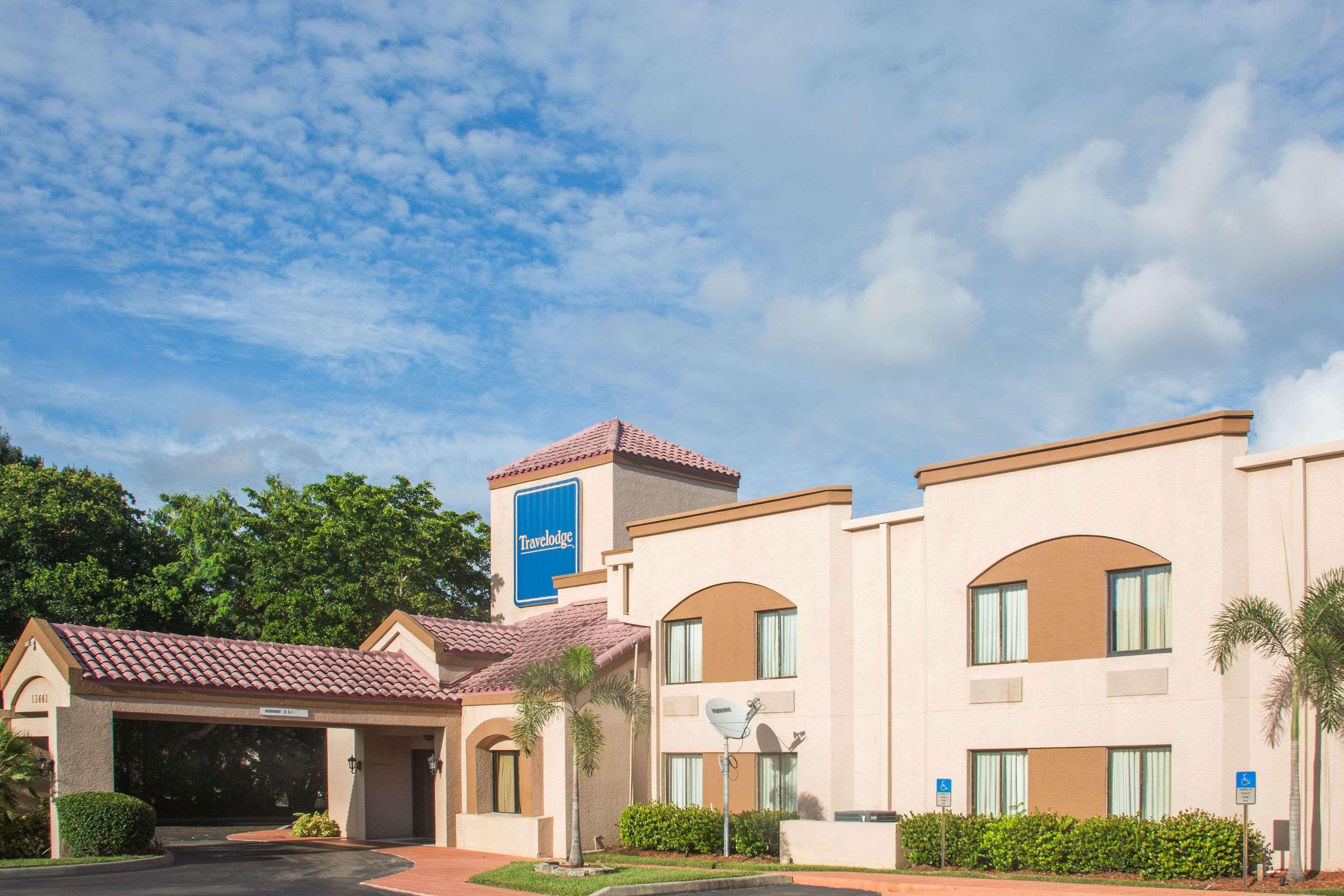 Travelodge By Wyndham Fort Myers Airport Екстер'єр фото