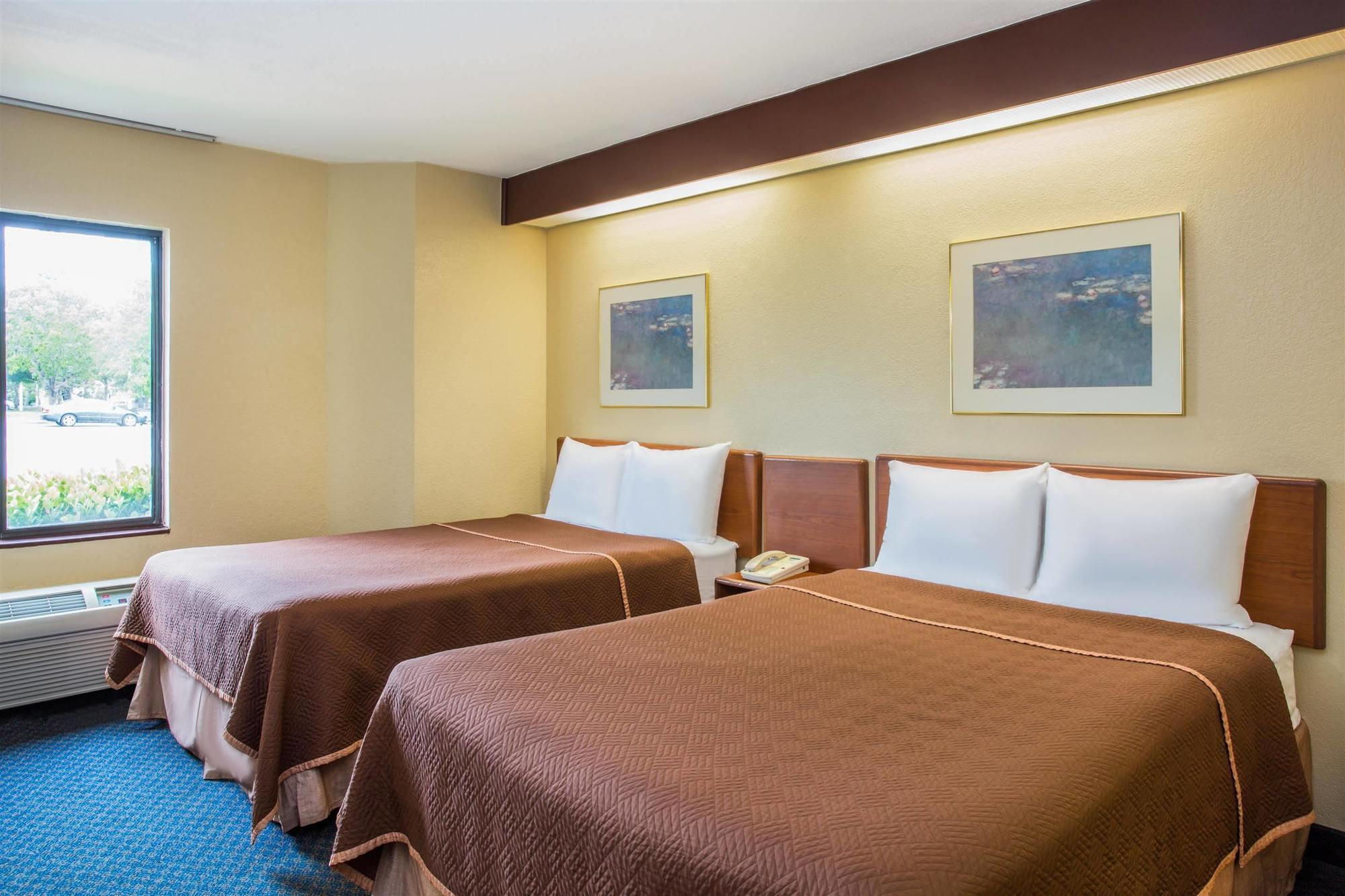 Travelodge By Wyndham Fort Myers Airport Екстер'єр фото