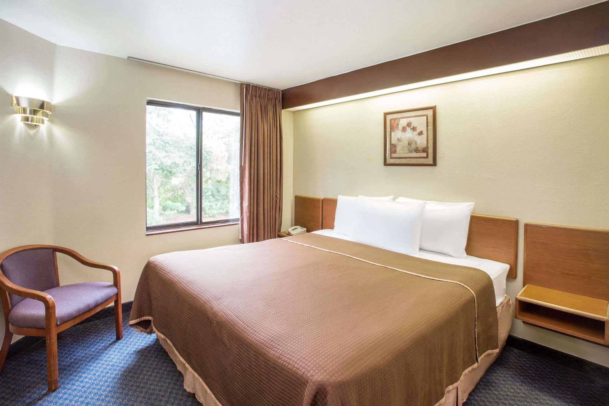 Travelodge By Wyndham Fort Myers Airport Екстер'єр фото